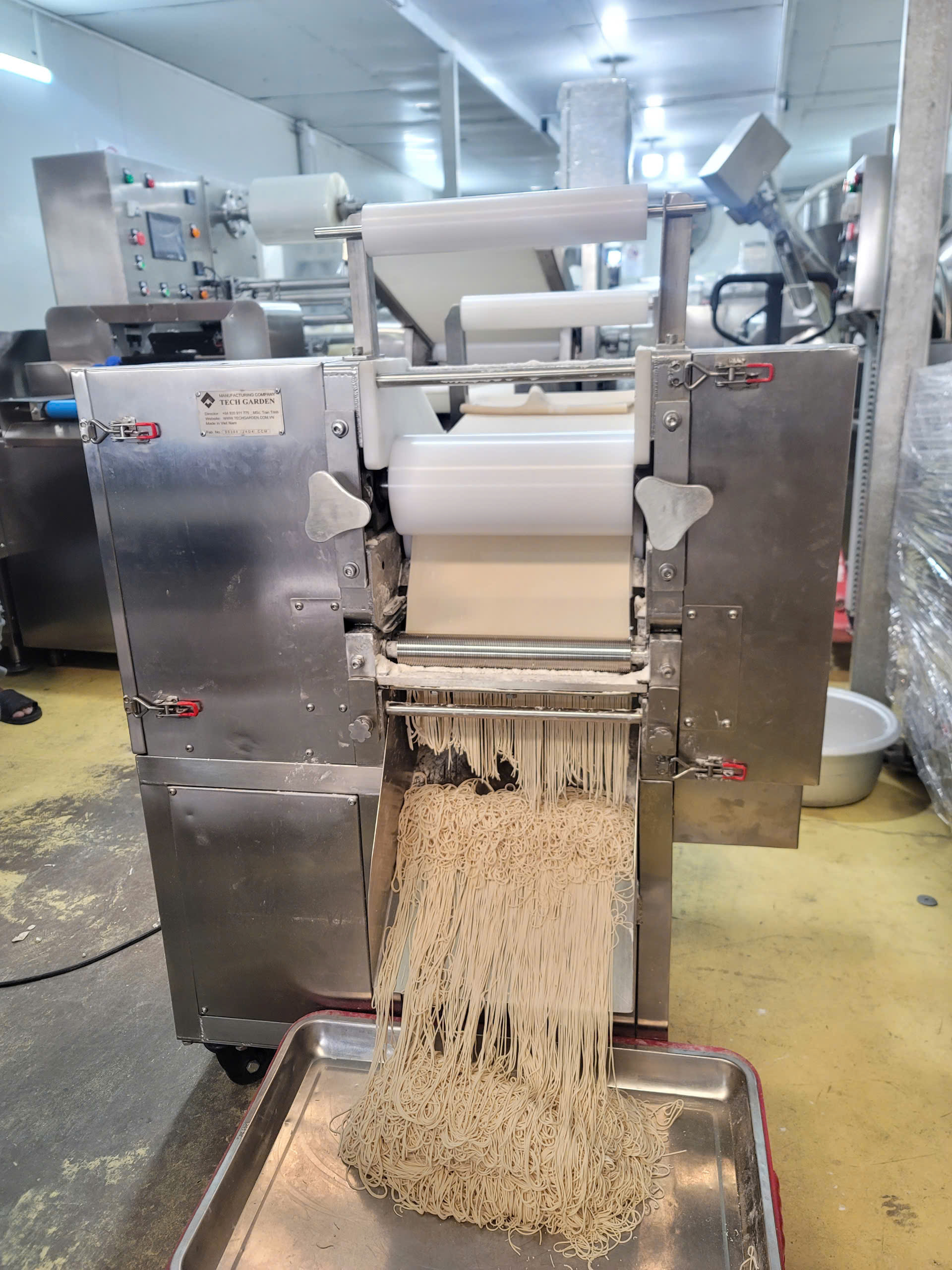 Alternative view of Máy Làm Mì Sợi