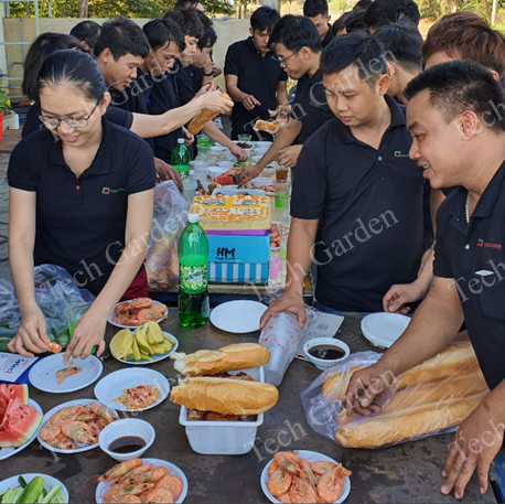 ăn tiệc tại Tech Garden